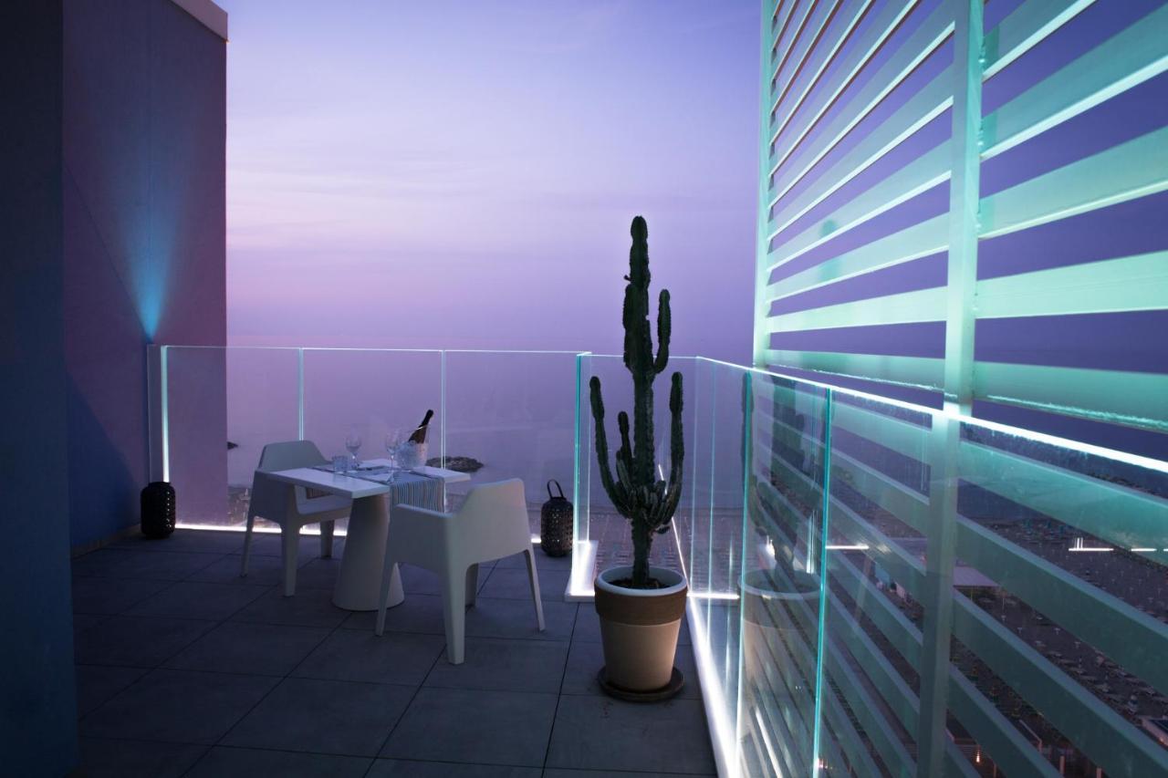 Hotel Alexandra - Beach Front - Healthy Xxl Breakfast & Brunch Until 12 30 - Parking Included Misano Adriatico Exterior foto