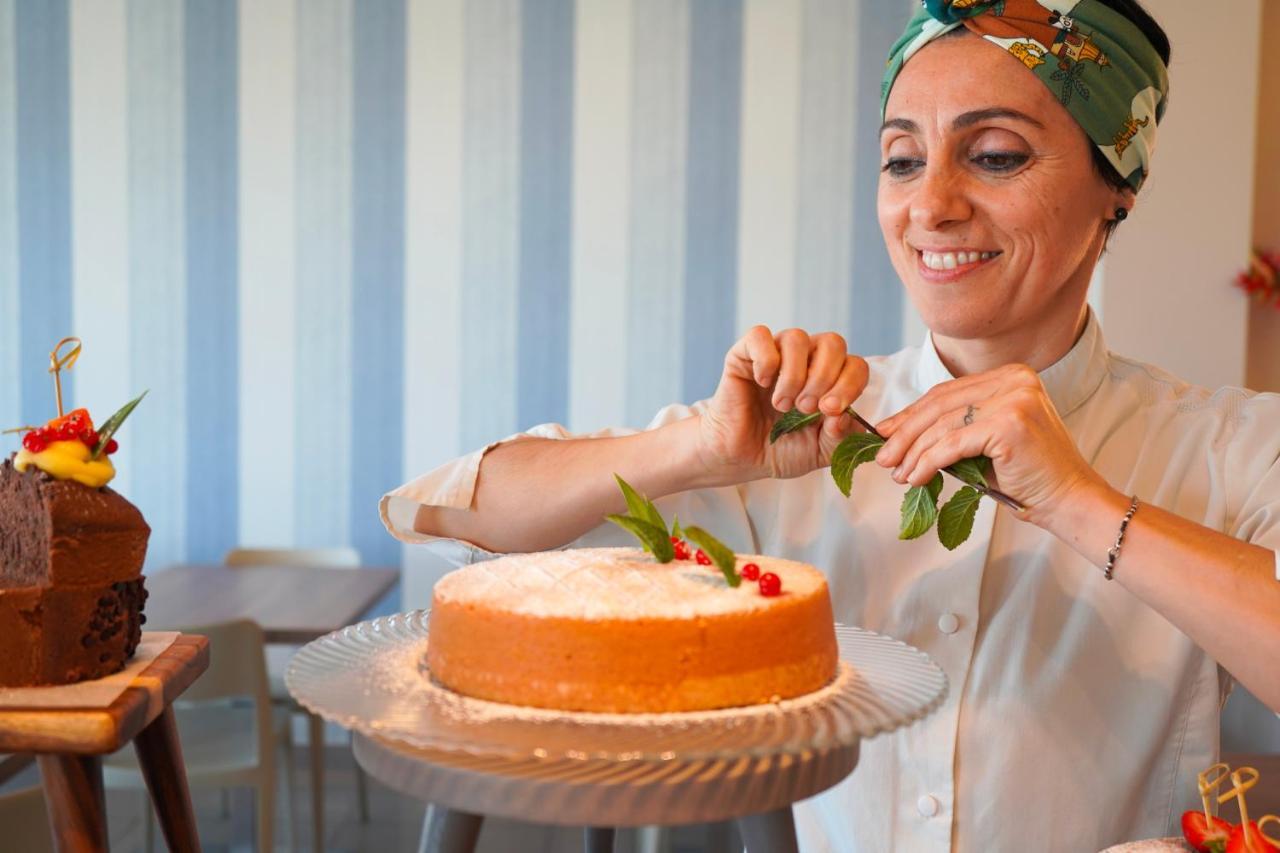 Hotel Alexandra - Beach Front - Healthy Xxl Breakfast & Brunch Until 12 30 - Parking Included Misano Adriatico Exterior foto
